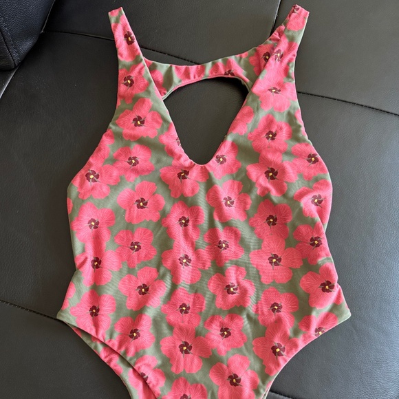 Benoa One piece - Picture 1 of 7